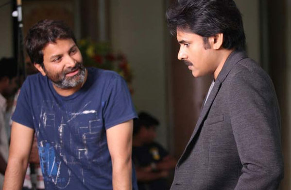 pawan kalyan,trivikram srinivas,set  పవన్ కి త్రివిక్రమ్ రూ.5 కోట్లతో ఇల్లు కట్టాడు! 